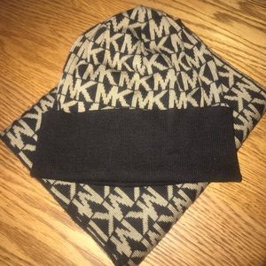💗Micheal Kors  Knit Hat and Scarf Set